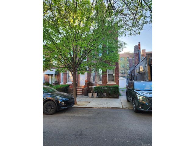 [Sunnyside Real Estate, listing number 7276551]