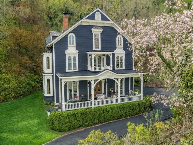  6 BR,  4.00 BTH &nbsp;Estate style home in Nyack