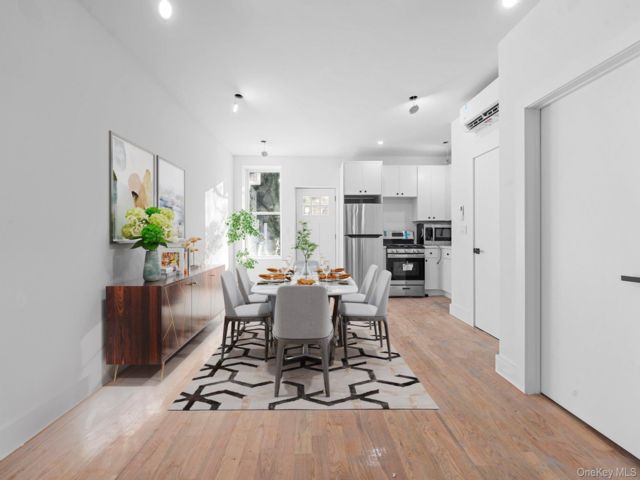  3 BR,  3.00 BTH &nbsp;House style home in Flatlands