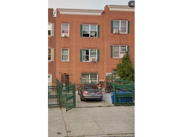  5 BR,  3.00 BTH &nbsp;House style home in Mott Haven