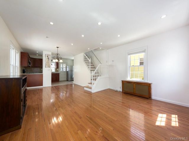  2 BR,  1.00 BTH &nbsp;Cape cod style home in Valley Stream