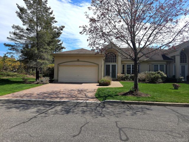  2 BR,  2.00 BTH &nbsp;Condo style home in Melville