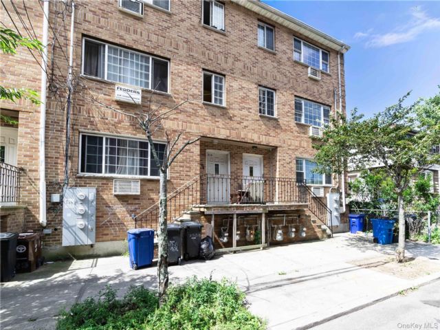  8 BR,  6.00 BTH &nbsp;House style home in Rockaway Beach