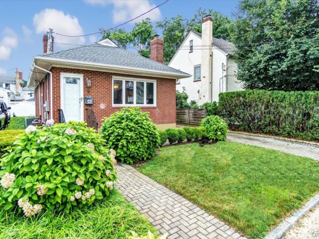  2 BR,  1.00 BTH &nbsp;Ranch style home in Bayville