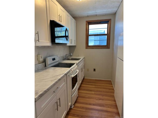  2 BR,  1.00 BTH &nbsp;Exp cape style home in Cedarhurst