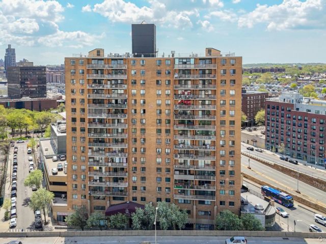  2 BR,  2.00 BTH &nbsp;Other style home in Rego Park