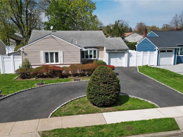 [Valley Stream Real Estate, listing number 7276775]