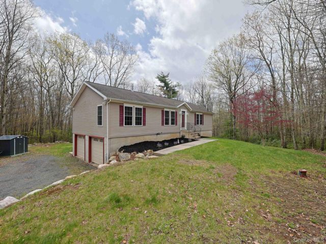  3 BR,  2.00 BTH &nbsp;Ranch style home in Pine Bush
