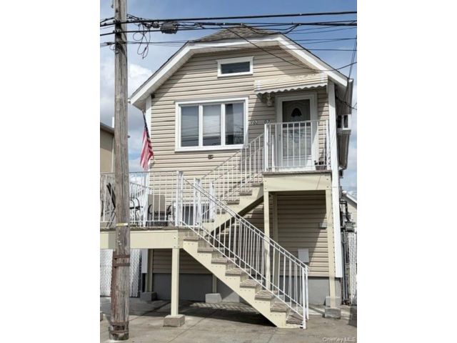  3 BR,  1.00 BTH &nbsp;Colonial style home in Howard Beach