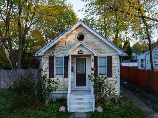  2 BR,  1.00 BTH &nbsp;Ranch style home in Saint James