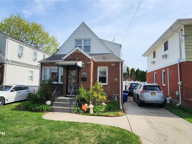  4 BR,  1.00 BTH &nbsp;Cape cod style home in New Hyde Park