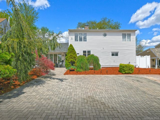  5 BR,  2.00 BTH &nbsp;Exp ranch style home in Levittown