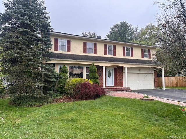  4 BR,  3.00 BTH &nbsp;Colonial style home in Roslyn
