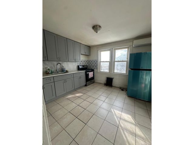  3 BR,  2.00 BTH &nbsp;Other style home in New Rochelle