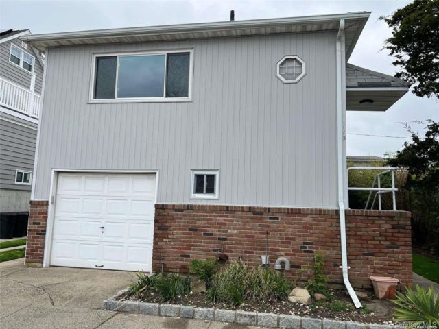  3 BR,  2.00 BTH &nbsp;Other style home in Long Beach