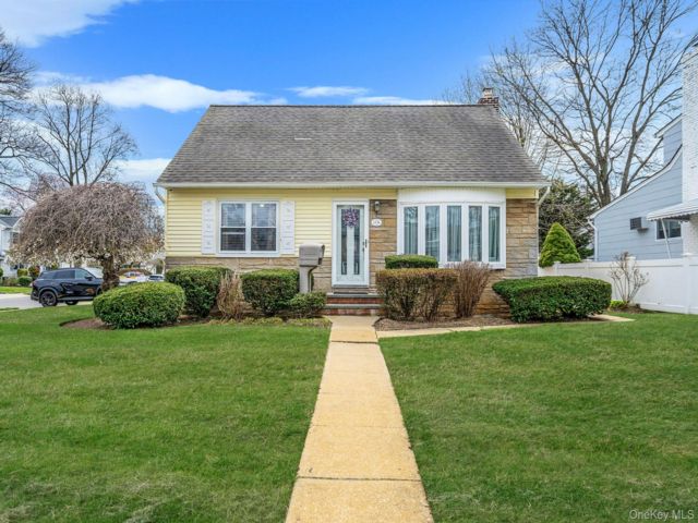 [Wantagh Real Estate, listing number 7277042]