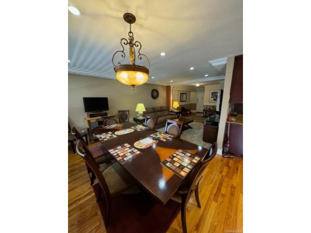 [Howard Beach Real Estate, listing number 7277073]