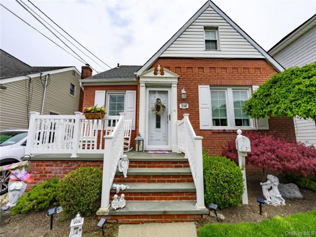 [Franklin Square Real Estate, listing number 7277120]