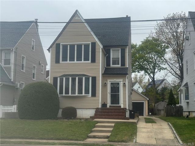  4 BR,  2.00 BTH &nbsp;Other style home in Valley Stream