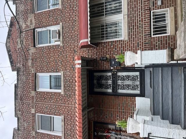  1 BR,  1.00 BTH &nbsp;Colonial style home in East Elmhurst