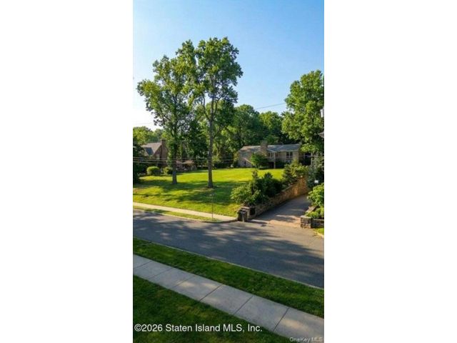 Lot <b>Size:</b> 95 x 100 &nbsp;House style home in New Brighton