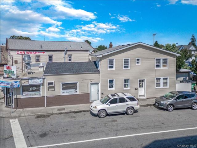 Studio,  0.00 BTH &nbsp;Commercial style home in Hicksville