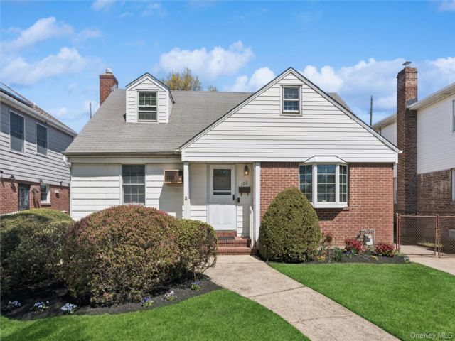  4 BR,  2.00 BTH &nbsp;Cape cod style home in New Hyde Park