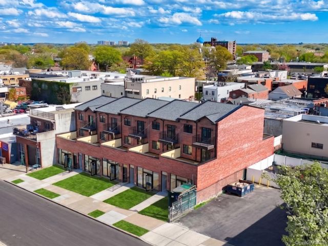 Studio,  0.00 BTH &nbsp;Commercial style home in Whitestone