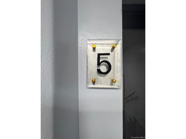 [PHOTO]