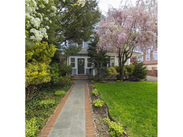  4 BR,  2.00 BTH &nbsp;Victorian style home in Rockville Centre