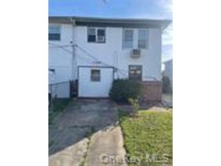  3 BR,  1.00 BTH &nbsp;Colonial style home in Jamaica