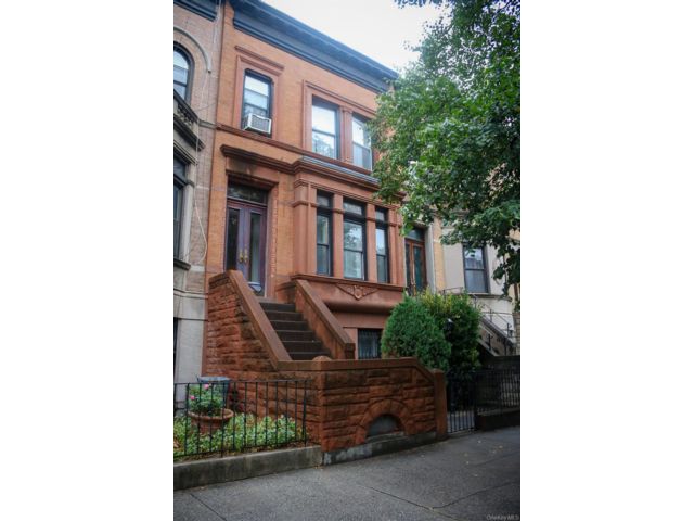  3 BR,  2.00 BTH &nbsp;House style home in Lefferts Garden
