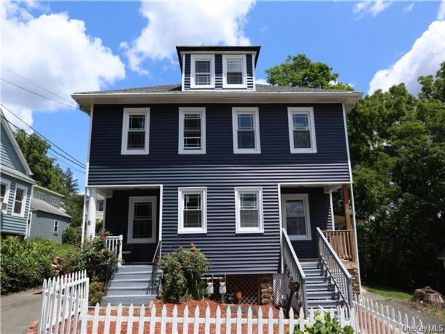  3 BR,  2.00 BTH &nbsp;Colonial style home in Nyack