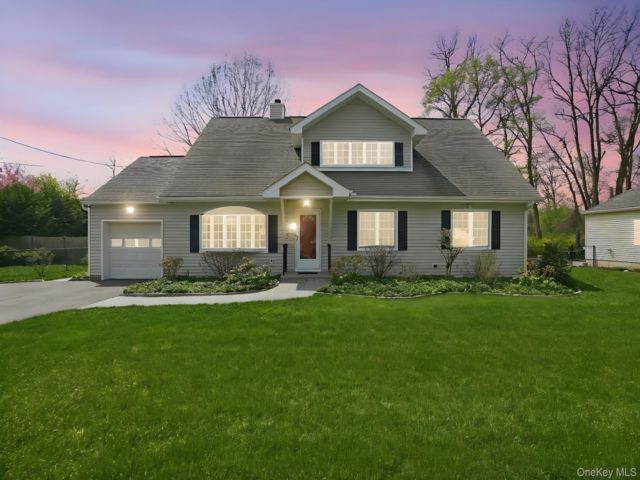  4 BR,  3.00 BTH &nbsp;Cape cod style home in Montrose
