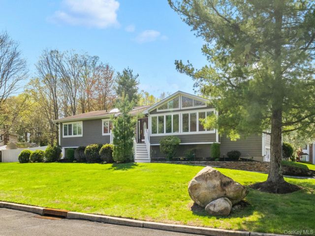  4 BR,  3.00 BTH &nbsp;Ranch style home in Tappan