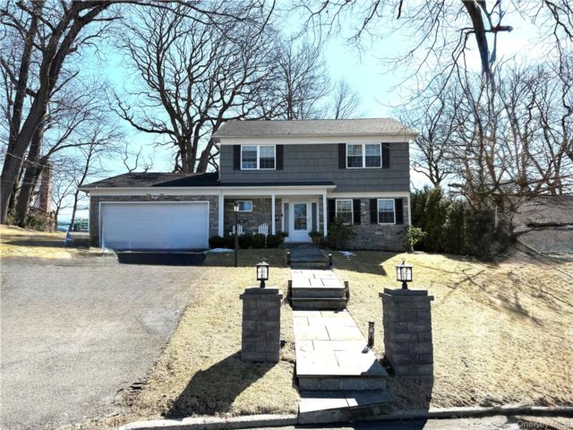  3 BR,  3.00 BTH &nbsp;Colonial style home in New Rochelle