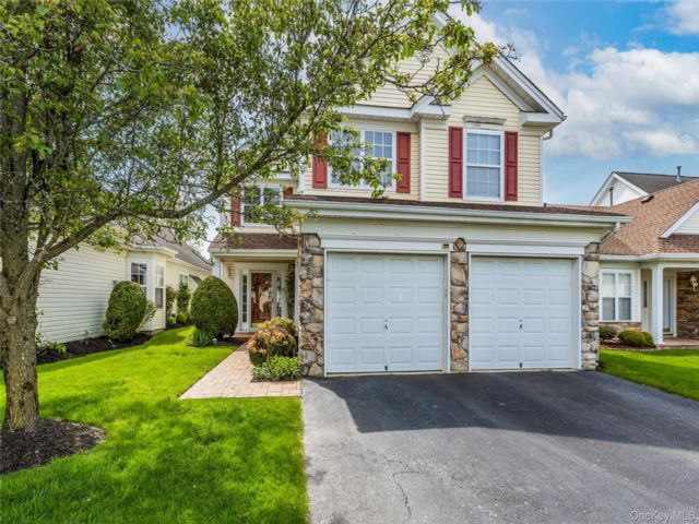  3 BR,  3.00 BTH &nbsp;Other style home in Middle Island