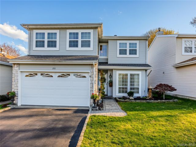  3 BR,  3.00 BTH &nbsp;Condo style home in Holbrook