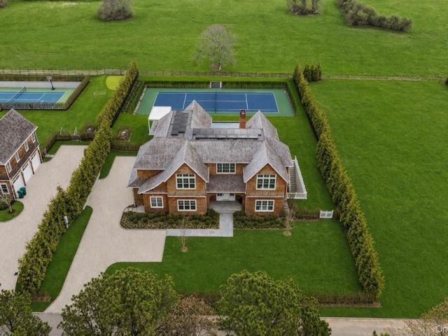  8 BR, 12.00 BTH &nbsp;Traditional style home in Water Mill