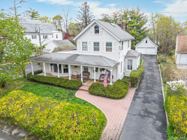  4 BR,  3.00 BTH &nbsp;Colonial style home in Woodmere