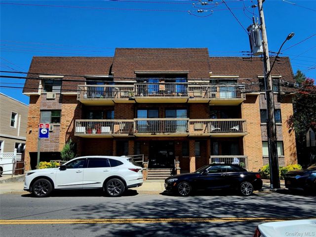  1 BR,  1.00 BTH &nbsp;Condo style home in Middle Village