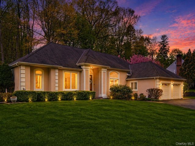  5 BR,  4.00 BTH &nbsp;Ranch style home in Newburgh