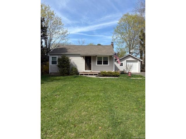  3 BR,  1.00 BTH &nbsp;Ranch style home in Westhampton Beach