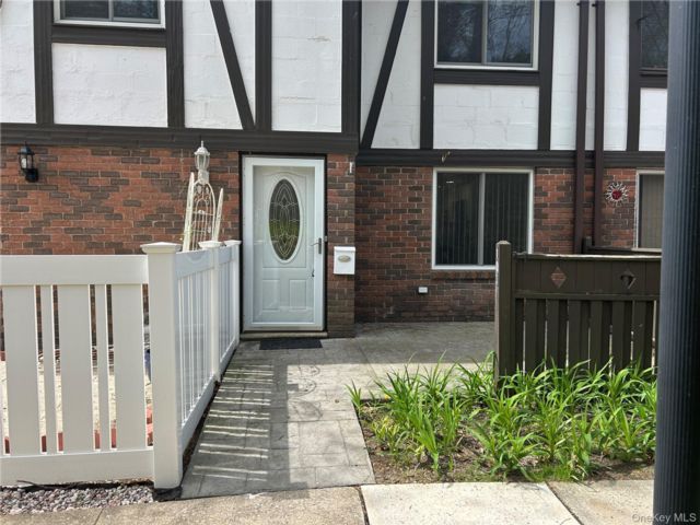  1 BR,  1.00 BTH &nbsp;Garden style home in Medford