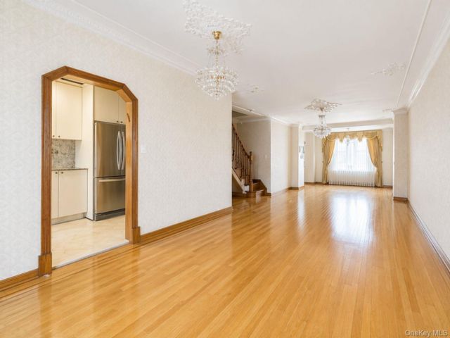  5 BR,  3.00 BTH &nbsp;Other style home in Forest Hills