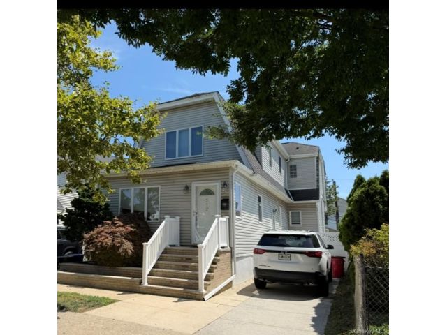  3 BR,  2.00 BTH &nbsp;Exp cape style home in Long Beach