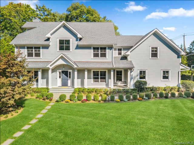  4 BR,  4.00 BTH &nbsp;Colonial style home in Mamaroneck