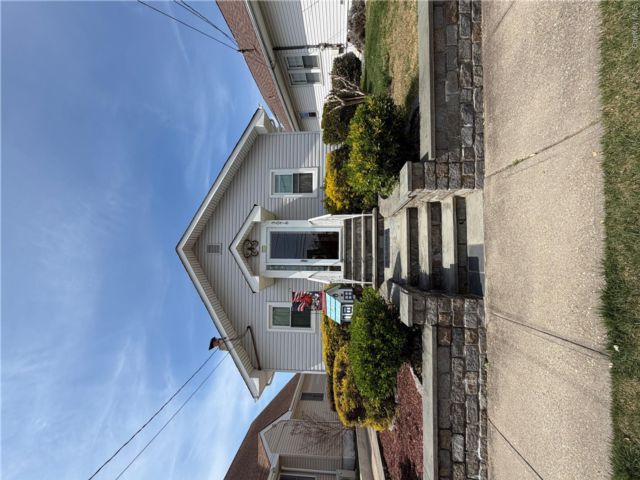  2 BR,  1.00 BTH &nbsp;Bungalow style home in Oceanside