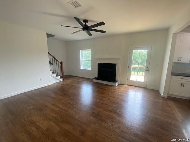  4 BR,  3.00 BTH &nbsp;Colonial style home in Otisville