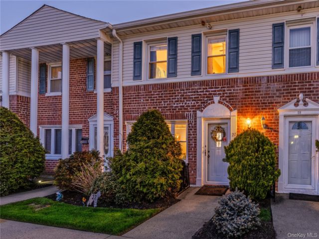  3 BR,  2.00 BTH &nbsp;Condo style home in Oceanside